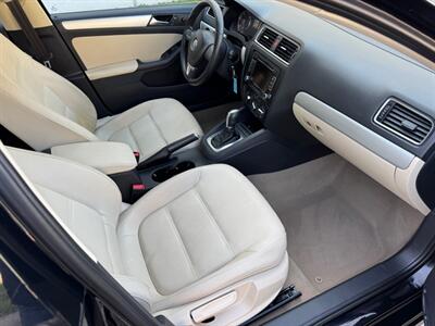 2012 Volkswagen Jetta TDI   - Photo 10 - Madison, WI 53716