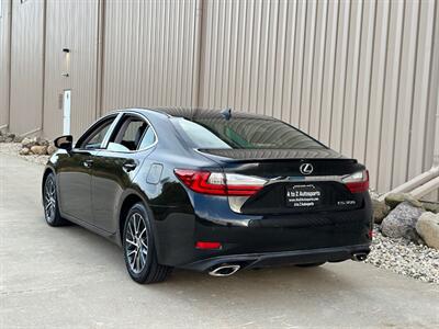 2016 Lexus ES 350   - Photo 8 - Madison, WI 53716