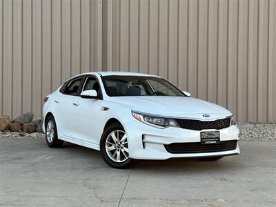 2018 Kia Optima LX   - Photo 2 - Madison, WI 53716