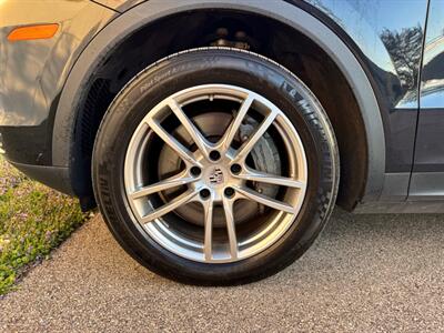 2019 Porsche Cayenne S - Photo 35 - Madison, WI 53716