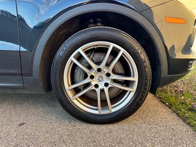 2019 Porsche Cayenne S - Photo 34 - Madison, WI 53716