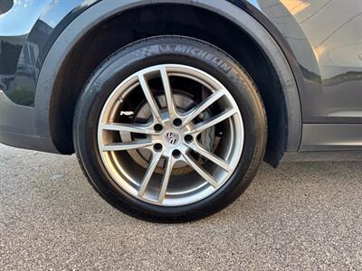 2019 Porsche Cayenne S - Photo 33 - Madison, WI 53716