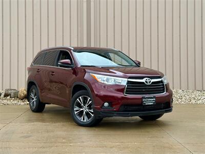 2016 Toyota Highlander XLE   - Photo 2 - Madison, WI 53716