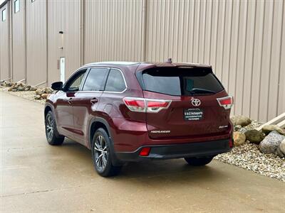 2016 Toyota Highlander XLE   - Photo 8 - Madison, WI 53716