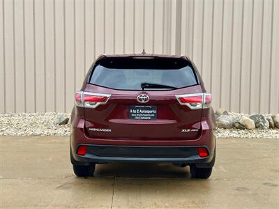 2016 Toyota Highlander XLE   - Photo 12 - Madison, WI 53716