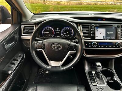 2016 Toyota Highlander XLE   - Photo 15 - Madison, WI 53716