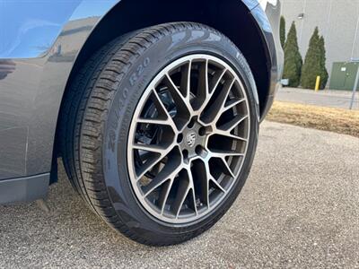 2018 Porsche Macan   - Photo 32 - Madison, WI 53716