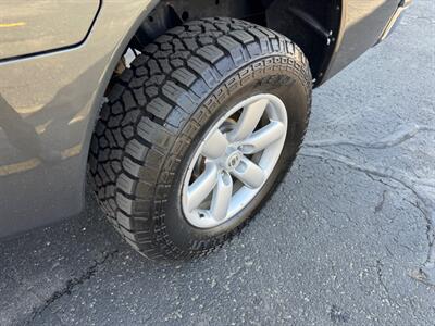 2012 Nissan Titan SV - Photo 31 - Madison, WI 53716