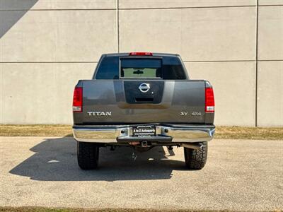 2012 Nissan Titan SV - Photo 12 - Madison, WI 53716