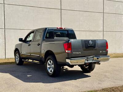 2012 Nissan Titan SV - Photo 10 - Madison, WI 53716