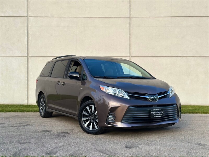 2018 Toyota Sienna XLE Premium photo 2