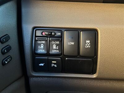 2015 Honda Odyssey Touring Elite   - Photo 32 - Madison, WI 53716