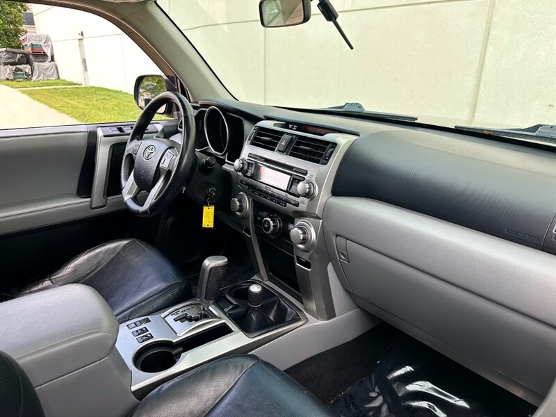 2010 Toyota 4Runner SR5 photo 17