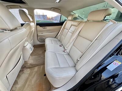 2013 Lexus ES 350   - Photo 25 - Madison, WI 53716