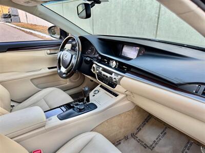 2013 Lexus ES 350   - Photo 18 - Madison, WI 53716