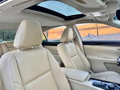 2013 Lexus ES 350   - Photo 20 - Madison, WI 53716