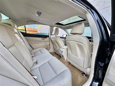 2013 Lexus ES 350   - Photo 24 - Madison, WI 53716