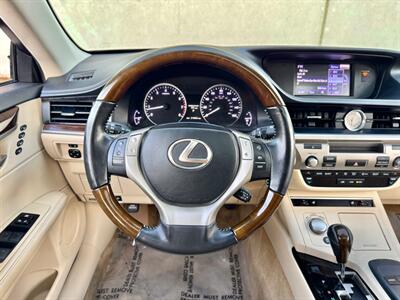 2013 Lexus ES 350   - Photo 15 - Madison, WI 53716