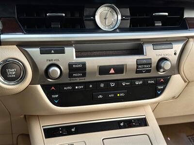 2013 Lexus ES 350   - Photo 29 - Madison, WI 53716