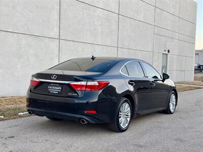 2013 Lexus ES 350   - Photo 9 - Madison, WI 53716