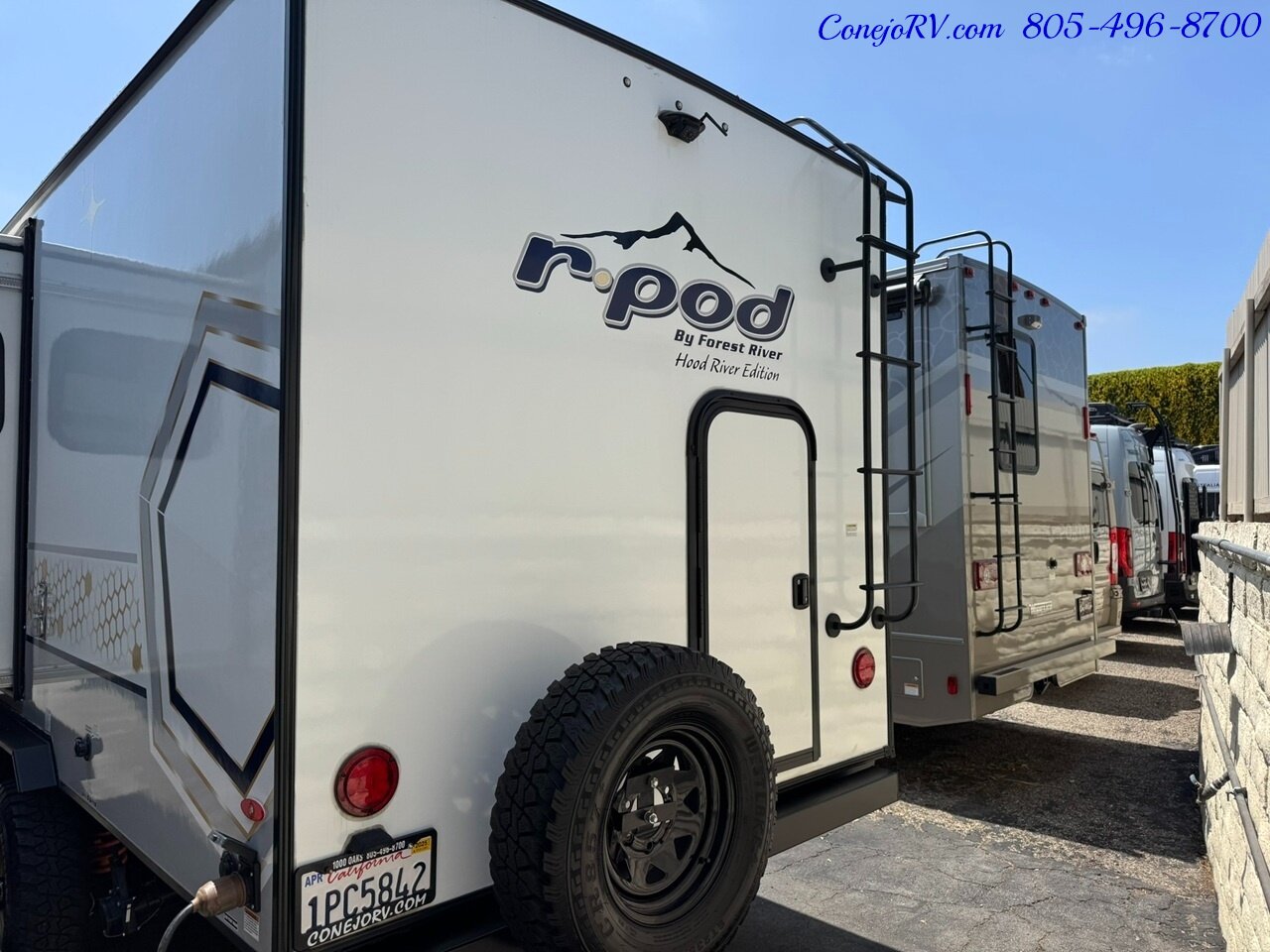 2023 Forest River R-POD RP203 Slide Out Bunkhouse Murphy Bed Full Galley Travel   - Photo 38 - Thousand Oaks, CA 91360