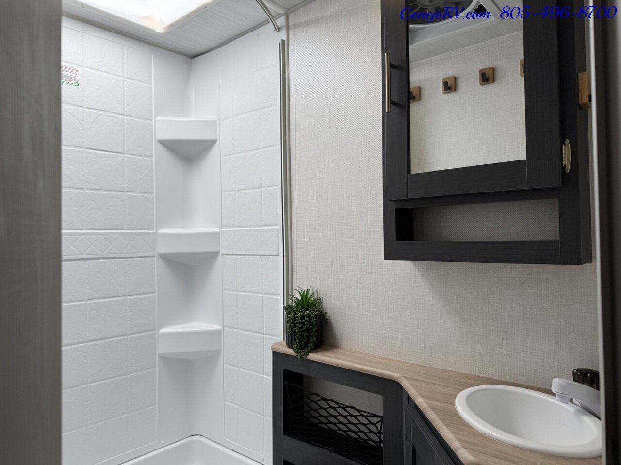 2023 Forest River R-POD RP203 Slide Out Bunkhouse Murphy Bed Full Galley Travel   - Photo 17 - Thousand Oaks, CA 91360