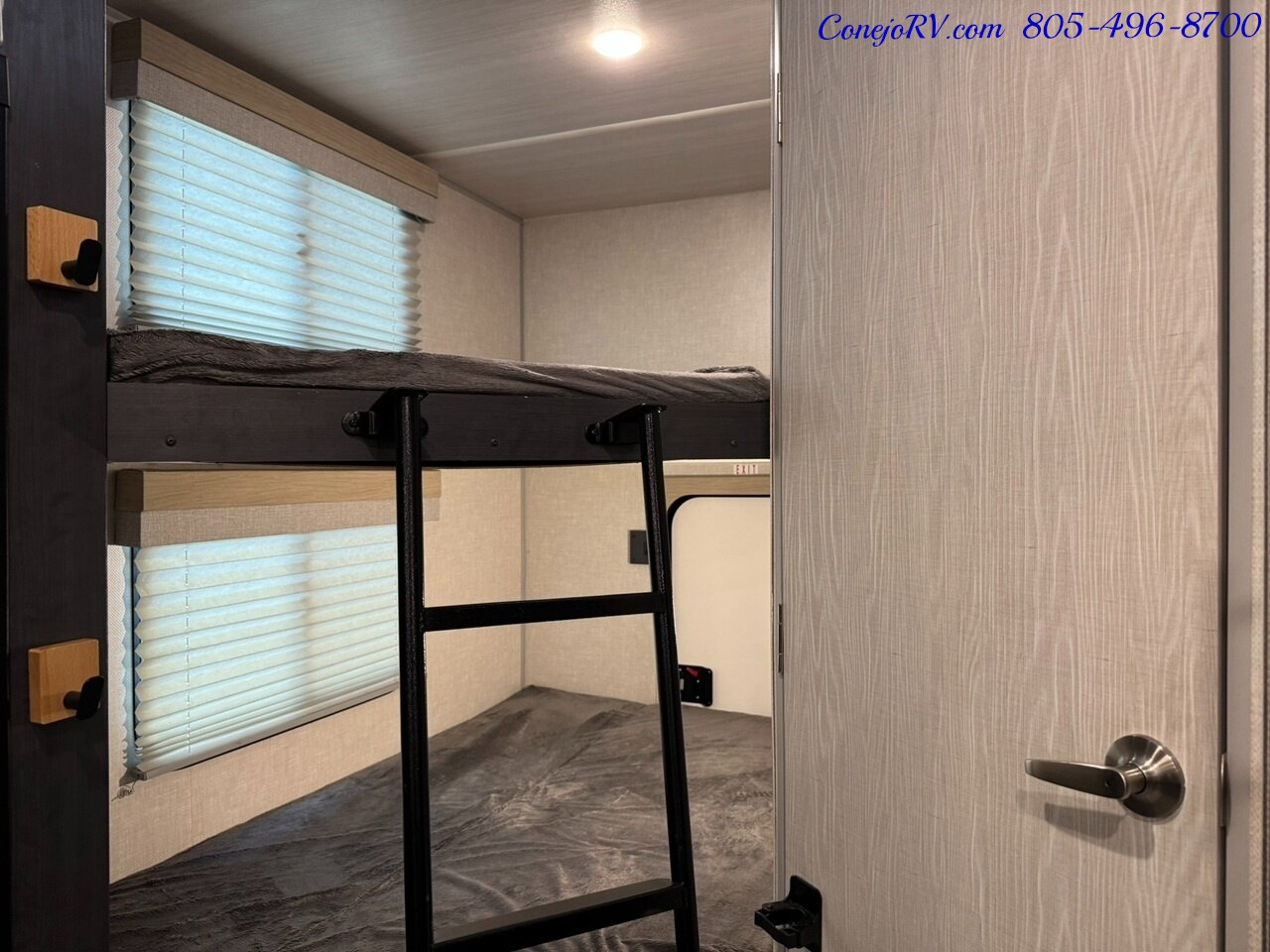 2023 Forest River R-POD RP203 Slide Out Bunkhouse Murphy Bed Full Galley Travel   - Photo 19 - Thousand Oaks, CA 91360