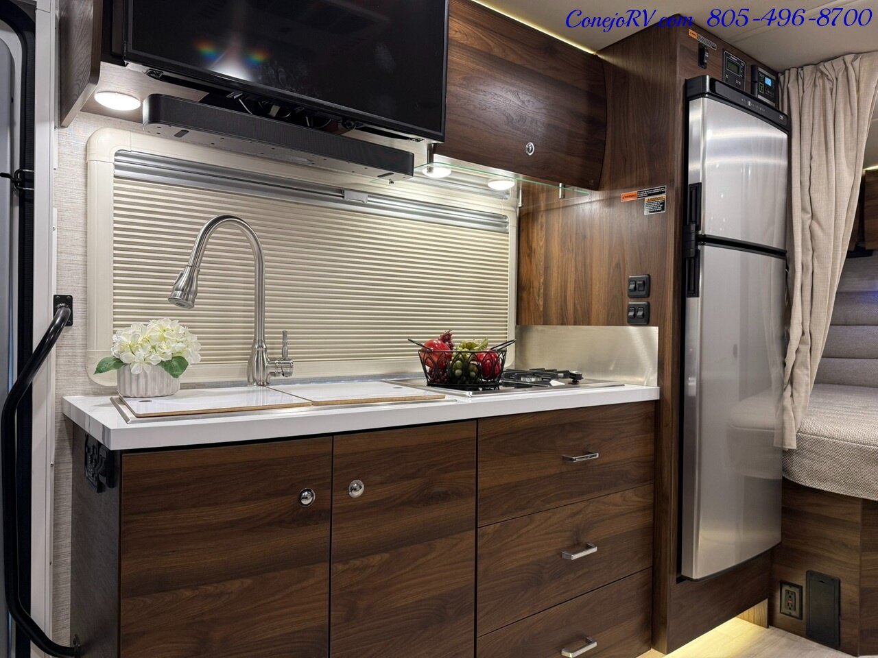 2022 Winnebago View 24J Slide-Out Horseshoe Dinette Mercedes Turbo Diesel 11K Miles - Photo 11 - Thousand Oaks, CA 91360