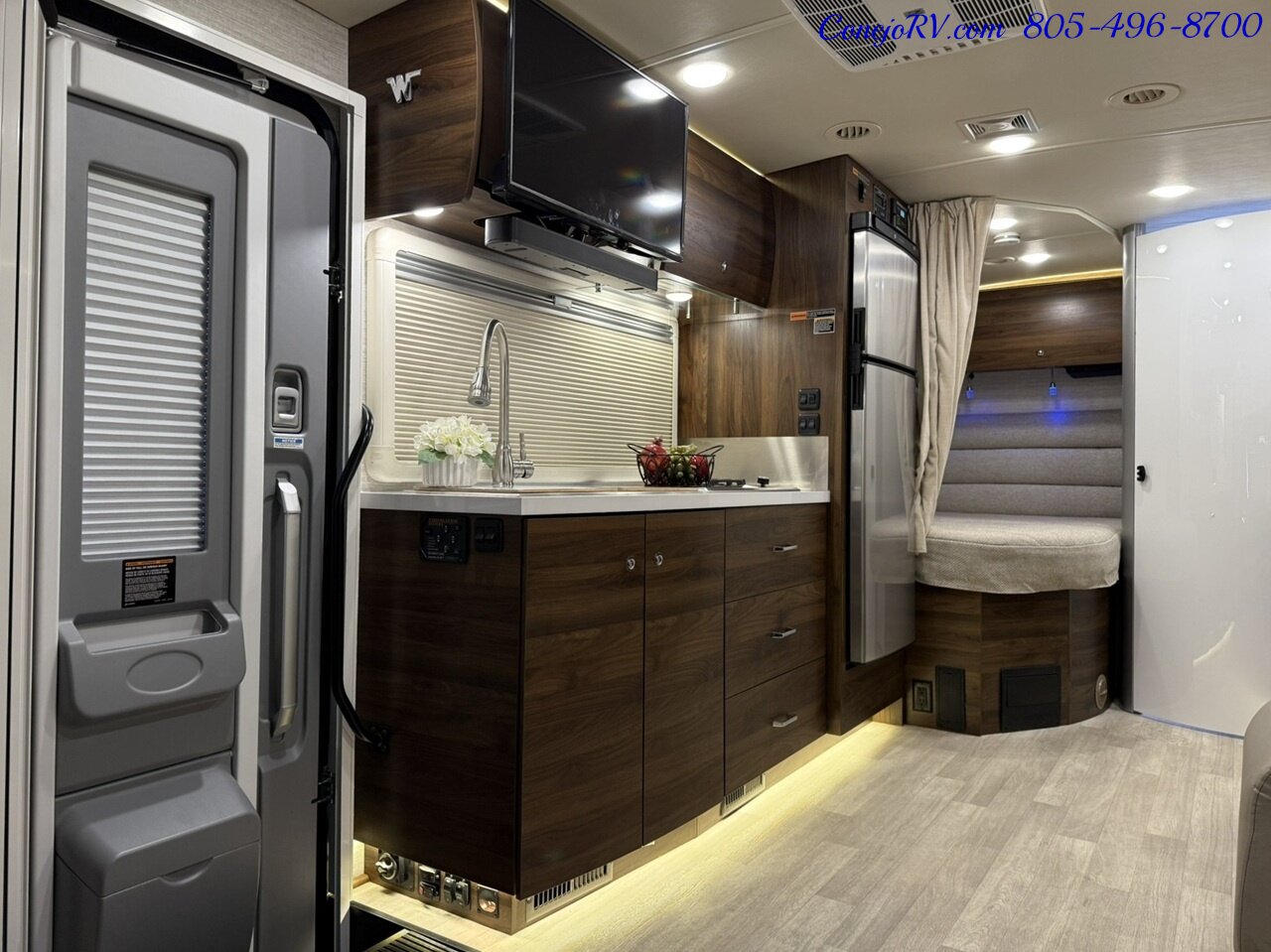 2022 Winnebago View 24J Slide-Out Horseshoe Dinette Mercedes Turbo Diesel 11K Miles - Photo 7 - Thousand Oaks, CA 91360