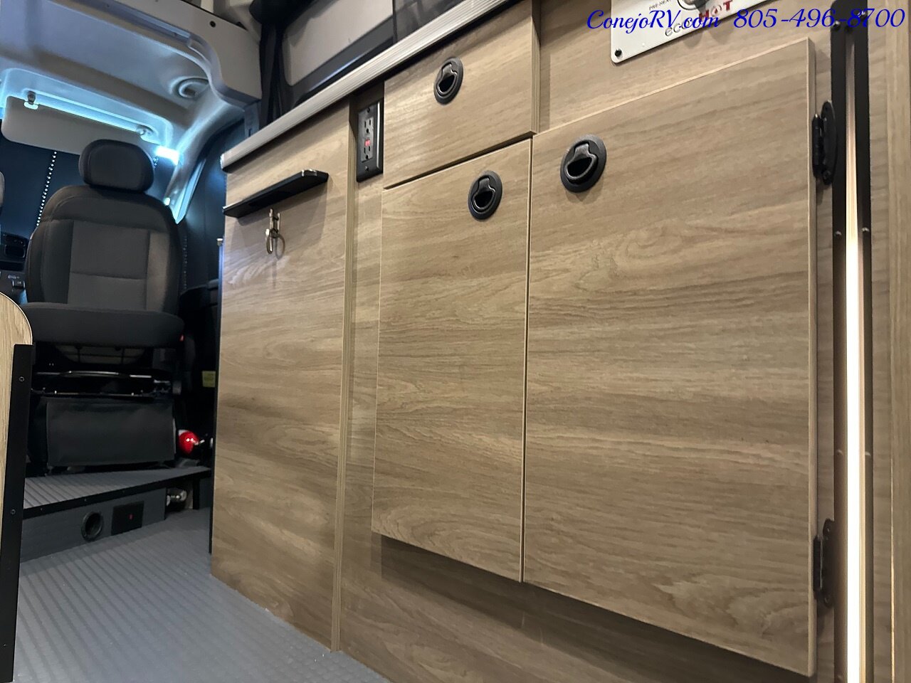 2024 Winnebago Solis 59PX Murphy Bed Pop Top Full Galley   - Photo 16 - Thousand Oaks, CA 91360