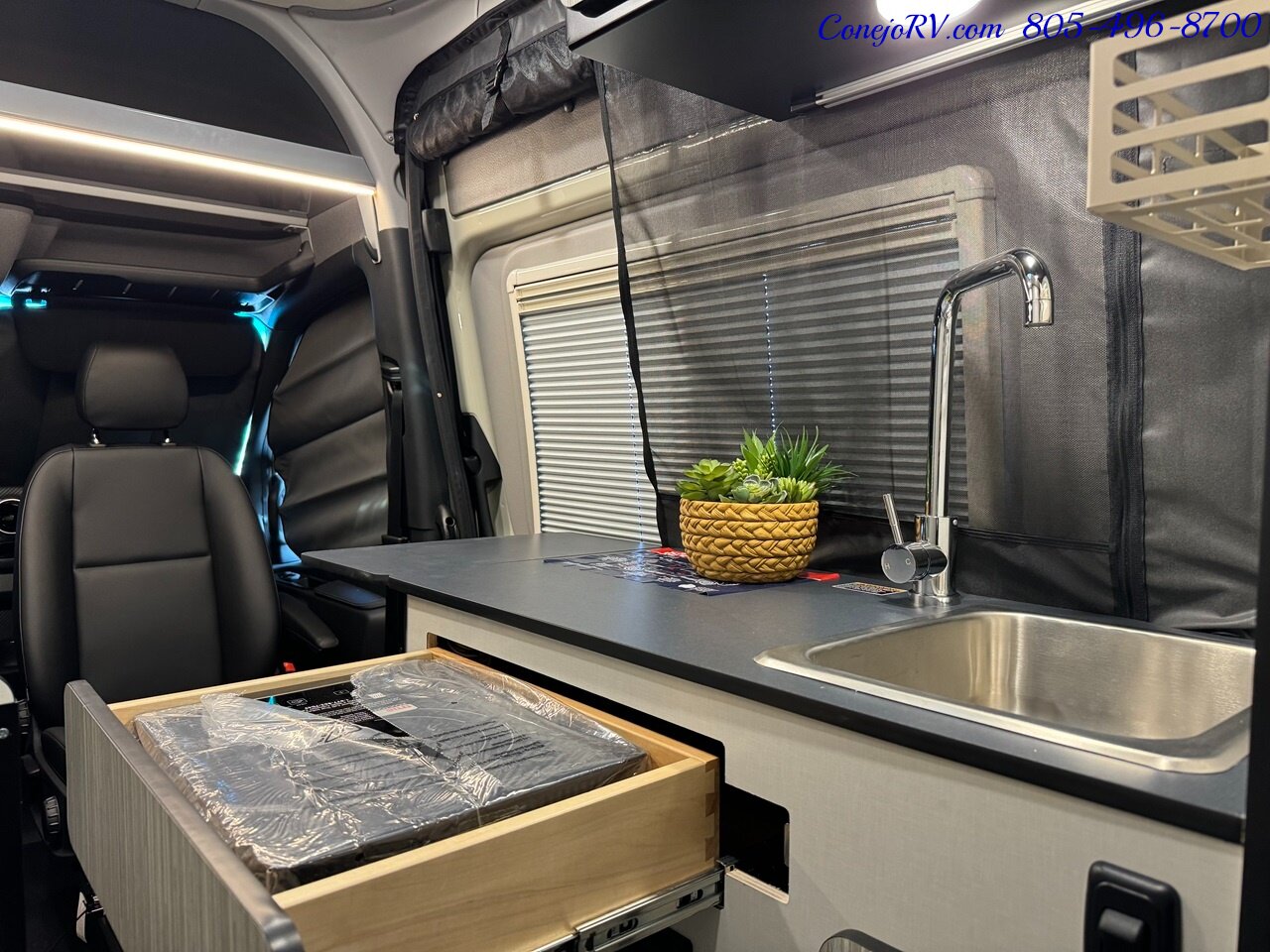 2024 Winnebago Revel 44E 4X4 Sprinter Mercedes Turbo Diesel, 320 AH Lithium   - Photo 14 - Thousand Oaks, CA 91360