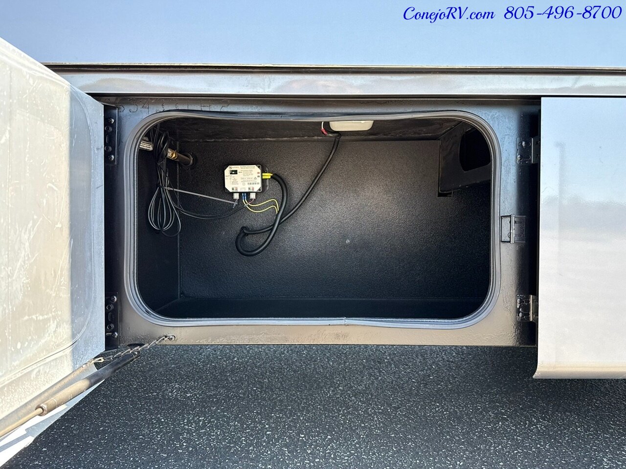 2020 Tiffin Wayfarer 25RW Murphy Bed Full Wall Slide-Out Mercedes Turbo  Diesel Full Body Paint 27K Miles - Photo 45 - Thousand Oaks, CA 91360