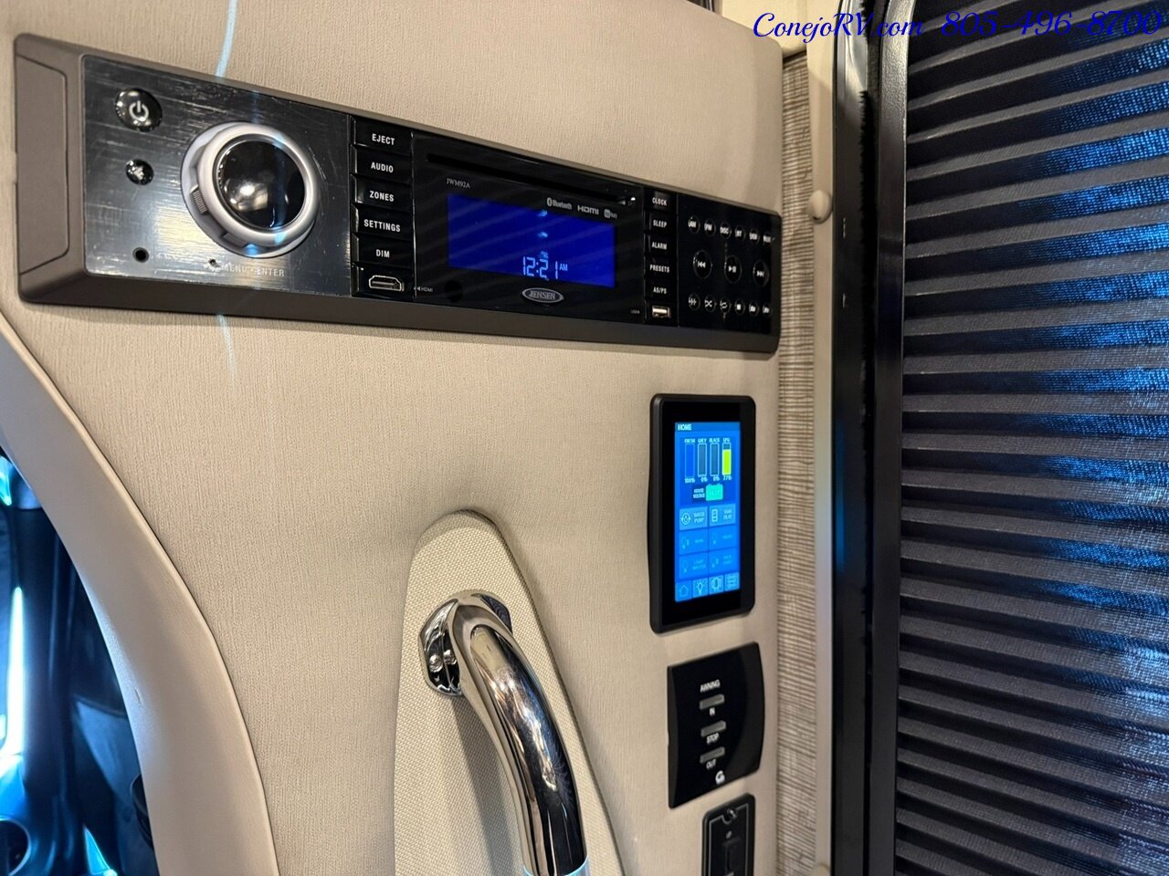2020 Tiffin Wayfarer 25RW Murphy Bed Full Wall Slide-Out Mercedes Turbo  Diesel Full Body Paint 27K Miles - Photo 9 - Thousand Oaks, CA 91360