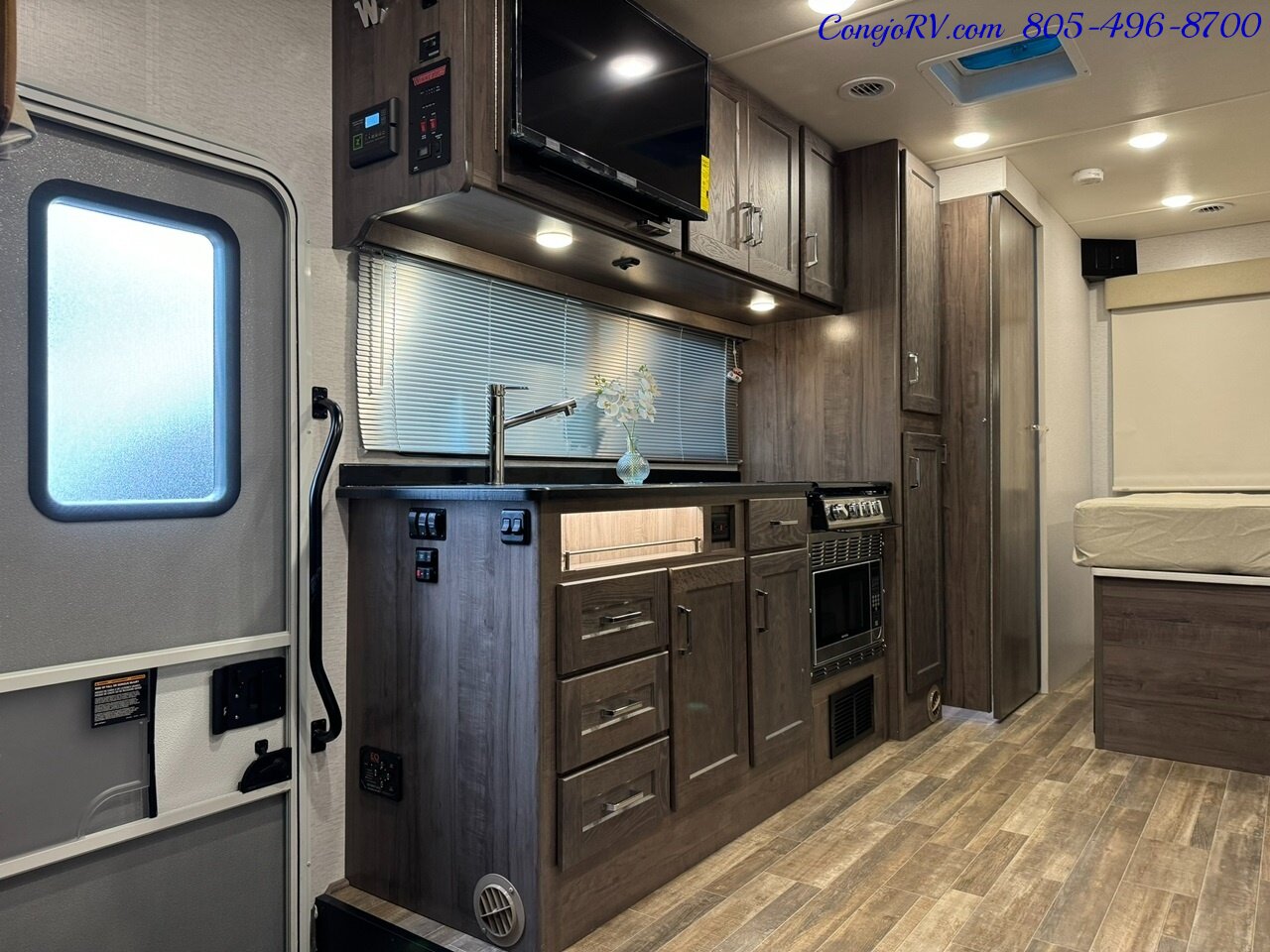 2025 Winnebago Porto 24P Full Wall Slide-Out Mercedes Turbo Diesel Full  Body Paint - Photo 7 - Thousand Oaks, CA 91360