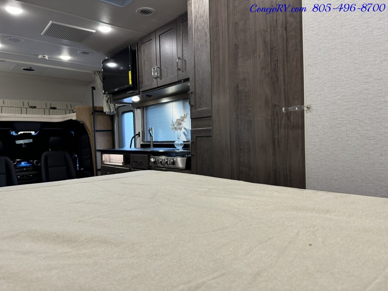 2025 Winnebago Porto 24P Full Wall Slide-Out Mercedes Turbo Diesel Full  Body Paint - Photo 23 - Thousand Oaks, CA 91360