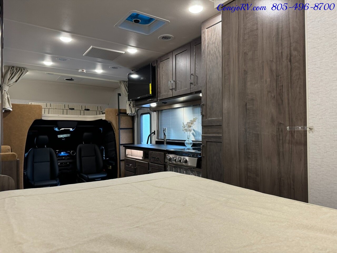 2025 Winnebago Porto 24P Full Wall Slide-Out Mercedes Turbo Diesel Full  Body Paint - Photo 26 - Thousand Oaks, CA 91360