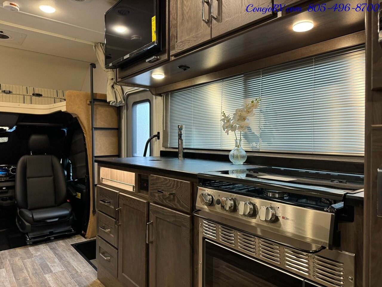 2025 Winnebago Porto 24P Full Wall Slide-Out Mercedes Turbo Diesel Full  Body Paint - Photo 17 - Thousand Oaks, CA 91360