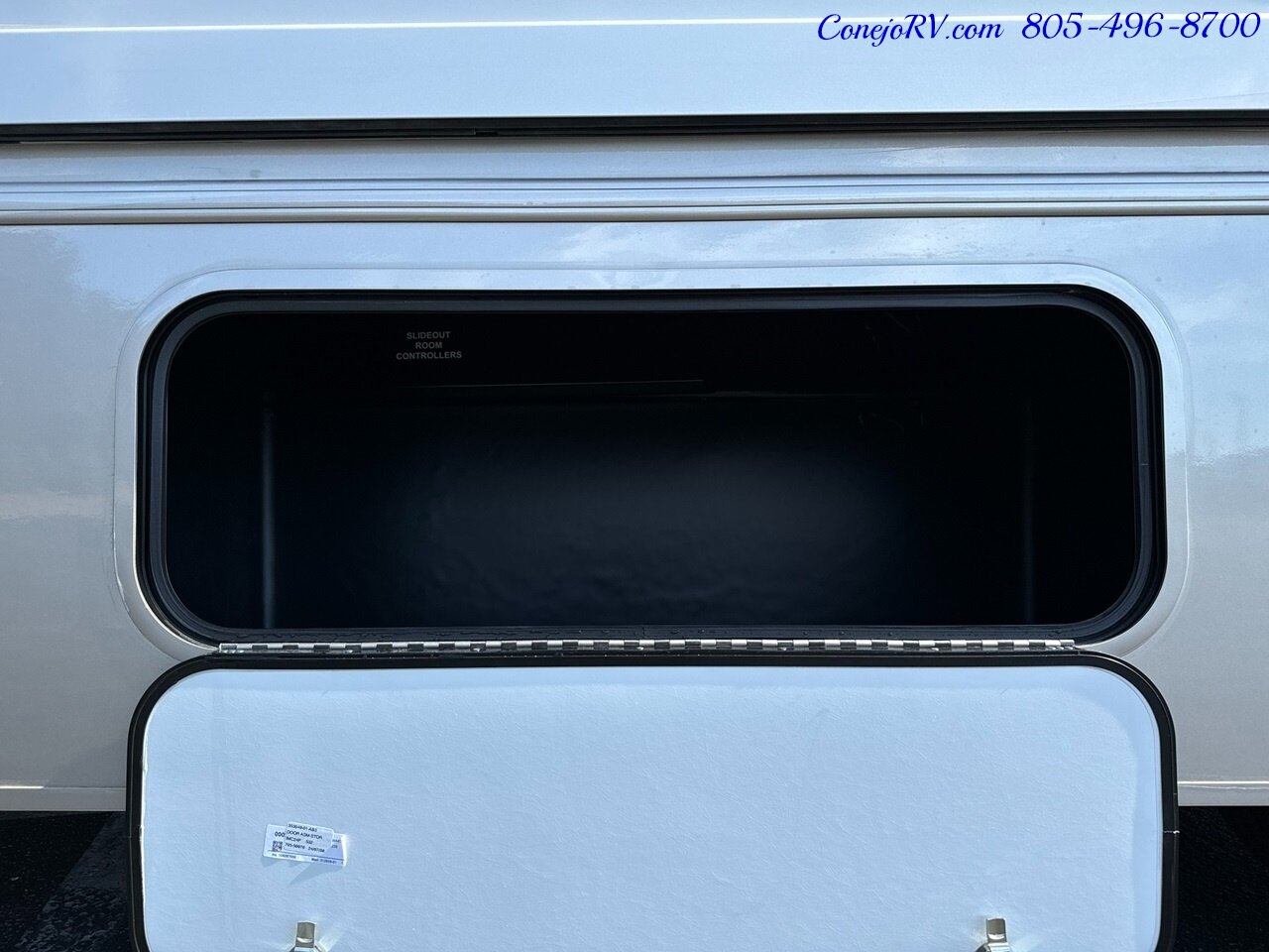 2025 Winnebago Porto 24P Full Wall Slide-Out Mercedes Turbo Diesel Full  Body Paint - Photo 41 - Thousand Oaks, CA 91360