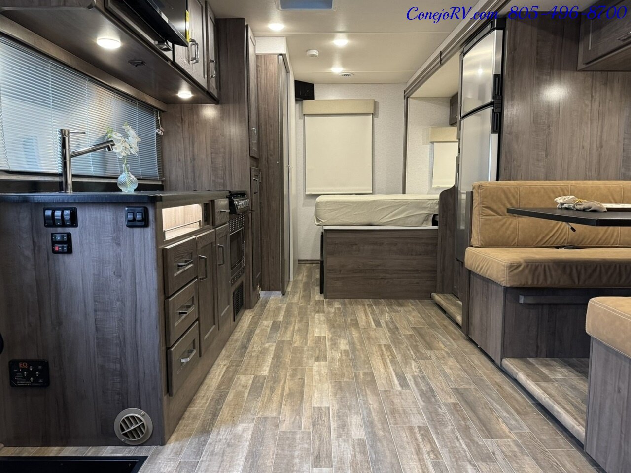 2025 Winnebago Porto 24P Full Wall Slide-Out Mercedes Turbo Diesel Full  Body Paint - Photo 5 - Thousand Oaks, CA 91360