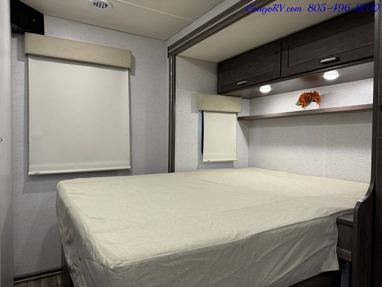 2025 Winnebago Porto 24P Full Wall Slide-Out Mercedes Turbo Diesel Full  Body Paint - Photo 20 - Thousand Oaks, CA 91360