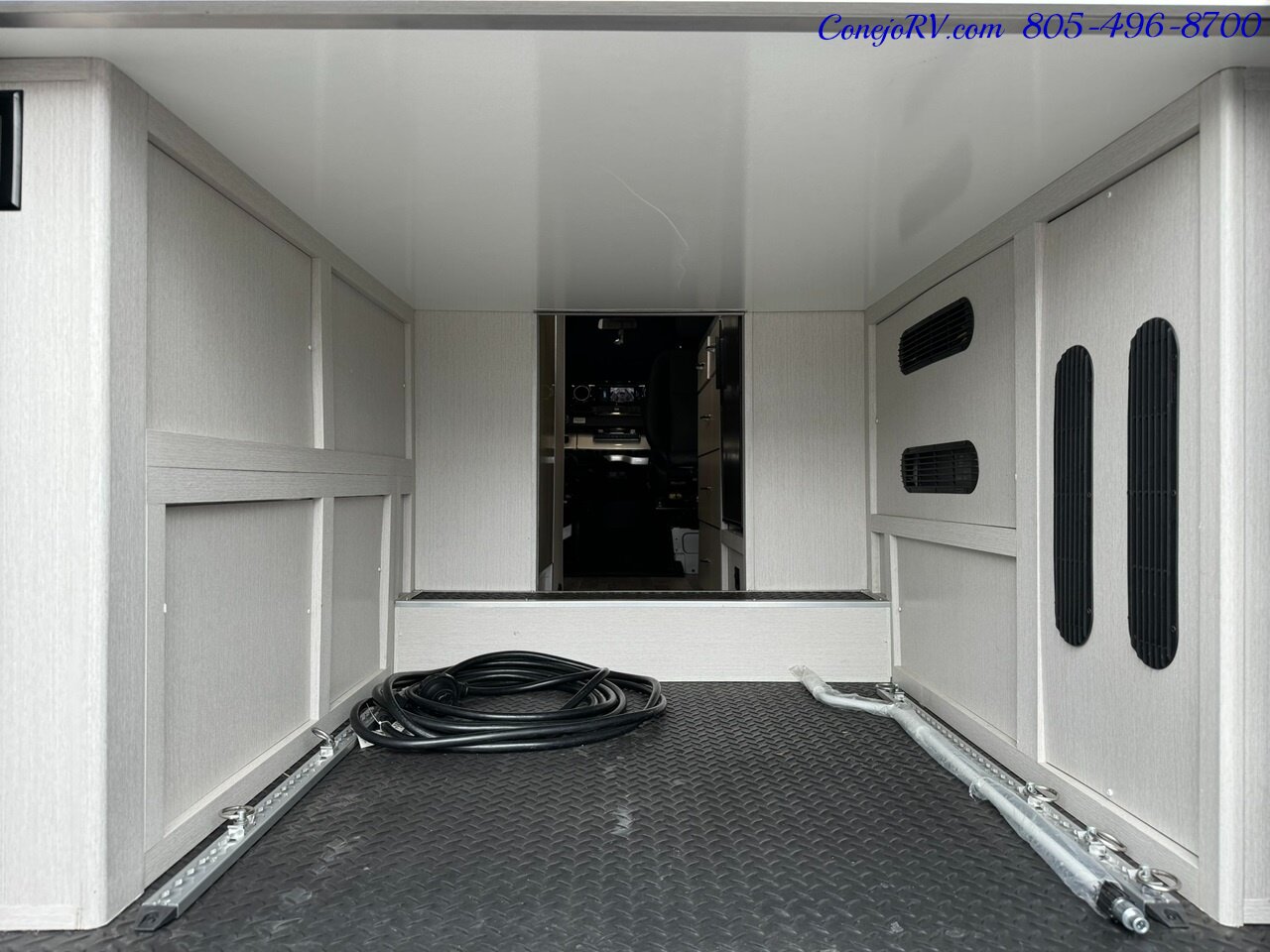 2023 Thor Sanctuary 19L 4X4 Sprinter Mercedes Turbo Diesel Lithium System  9K Miles - Photo 26 - Thousand Oaks, CA 91360