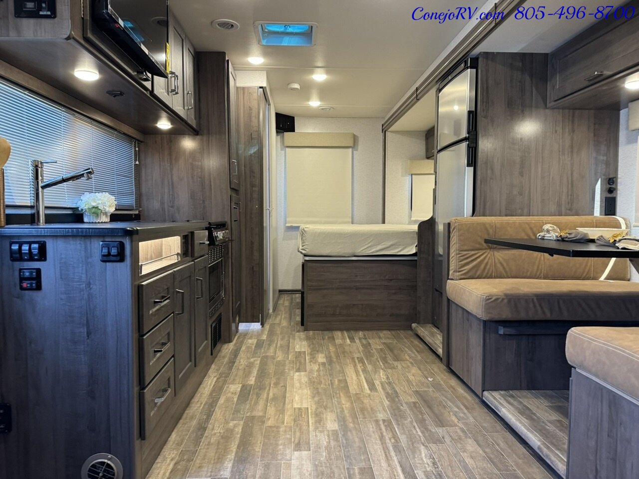 2025 Winnebago Porto 24P Full Wall Slide-Out Mercedes Turbo Diesel Full  Body Paint - Photo 5 - Thousand Oaks, CA 91360