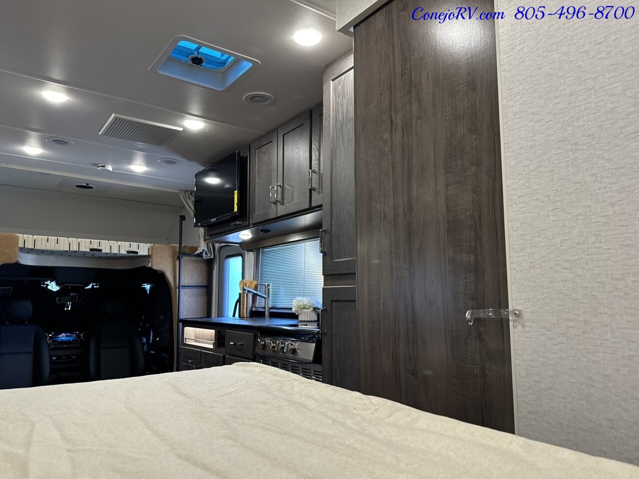 2025 Winnebago Porto 24P Full Wall Slide-Out Mercedes Turbo Diesel Full  Body Paint - Photo 24 - Thousand Oaks, CA 91360