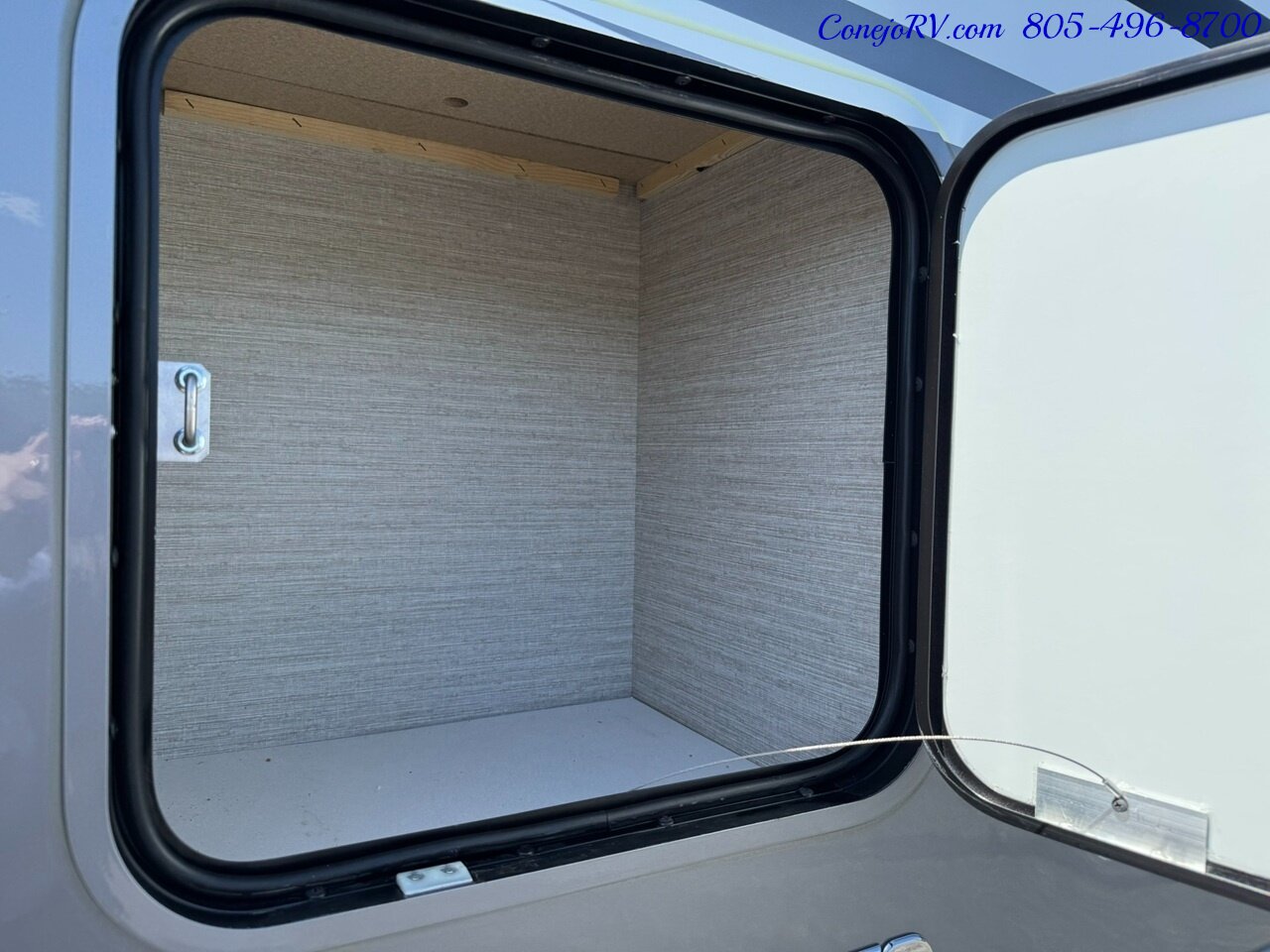 2025 Winnebago Navion 24D Full Wall Slide-Out Mercedes Turbo Diesel Full Body Paint 3K Miles - Photo 40 - Thousand Oaks, CA 91360