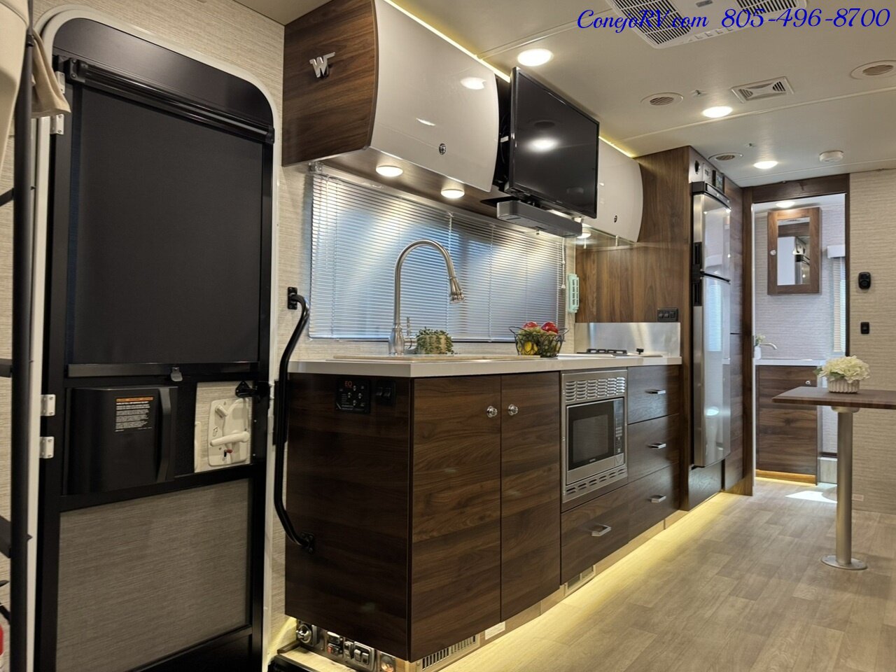 2025 Winnebago Navion 24D Full Wall Slide-Out Mercedes Turbo Diesel Full Body Paint 3K Miles - Photo 7 - Thousand Oaks, CA 91360