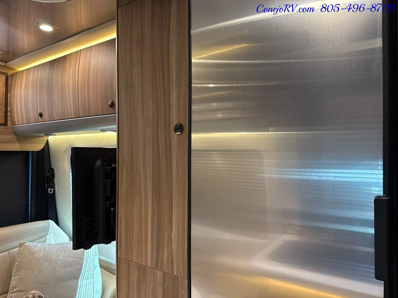 2022 Airstream Interstate 19 4X4 Tommy Bahama Special Edition Touring Coach - Photo 11 - Thousand Oaks, CA 91360