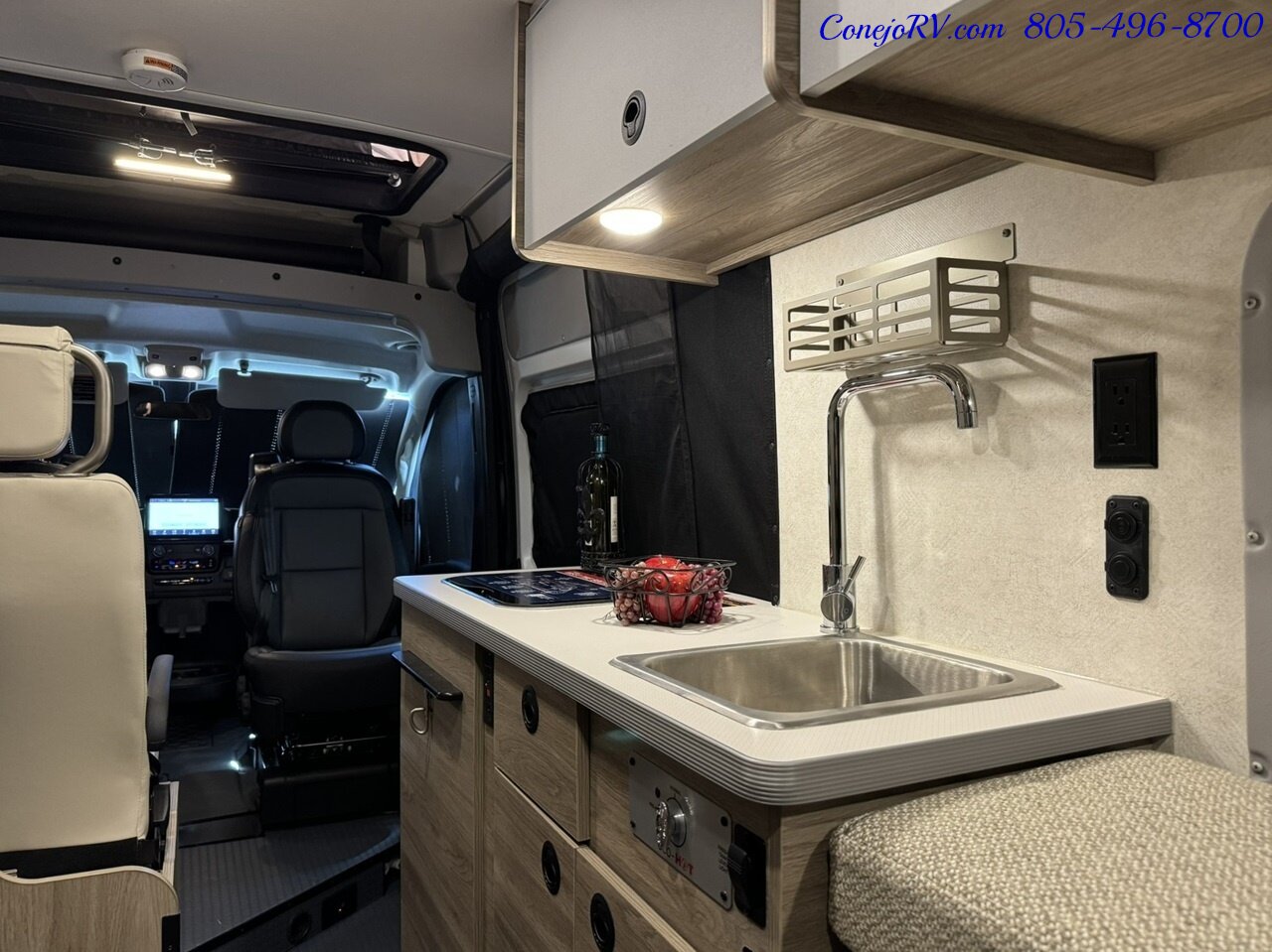 2025 Winnebago Solis 59PX Murphy Bed Pop Top Full Galley   - Photo 28 - Thousand Oaks, CA 91360