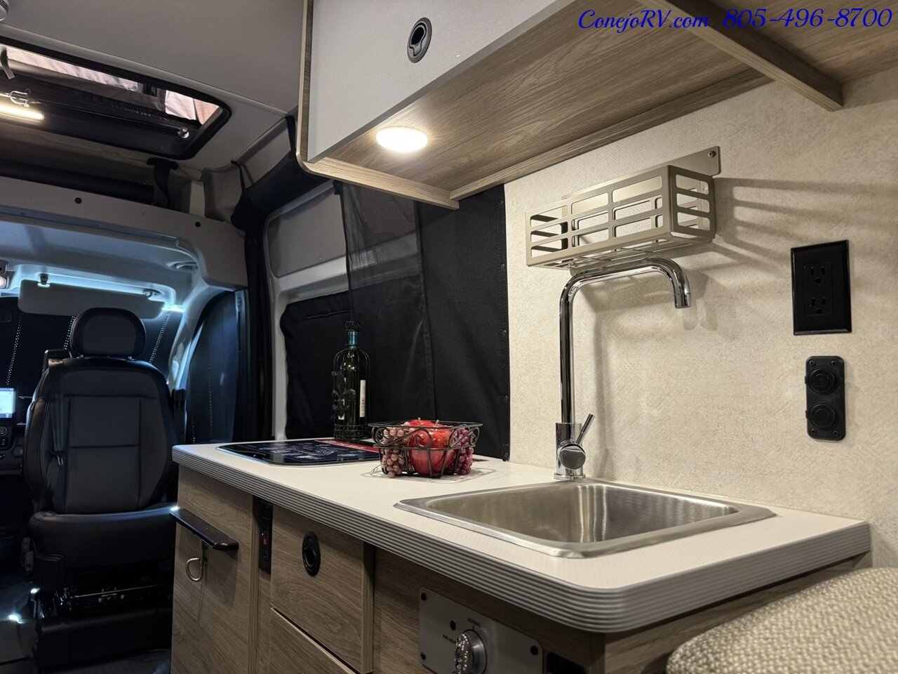 2025 Winnebago Solis 59PX Murphy Bed Pop Top Full Galley   - Photo 15 - Thousand Oaks, CA 91360