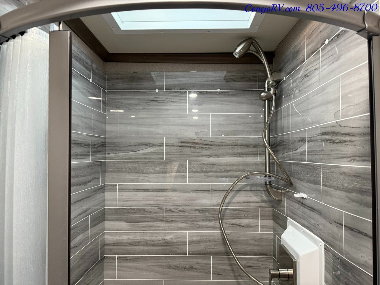 2022 Dynamax Isata 5 Series Xplorer 30FW FOUR WHEEL DRIVE Super-C Full Body Paint Cummins Turbo Diesel 16K Miles - Photo 20 - Thousand Oaks, CA 91360