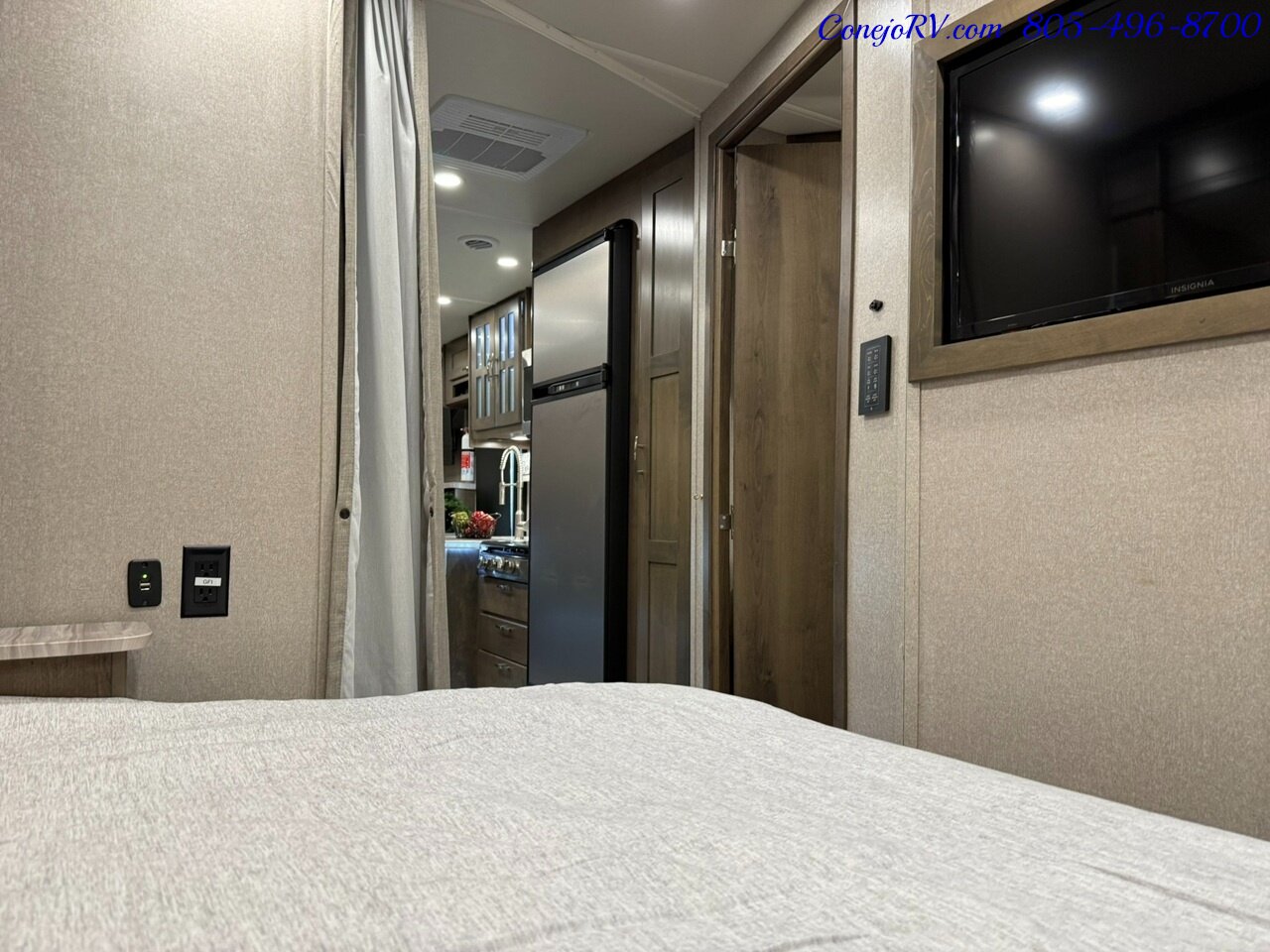 2022 Dynamax Isata 5 Series Xplorer 30FW FOUR WHEEL DRIVE Super-C Full Body Paint Cummins Turbo Diesel 16K Miles - Photo 24 - Thousand Oaks, CA 91360